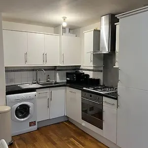 New Build 2 Bed Flat, Apartamento Londres